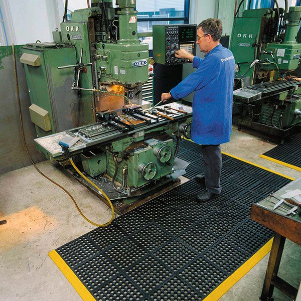 Industrial Anti Slip Mats with Drainage Holes