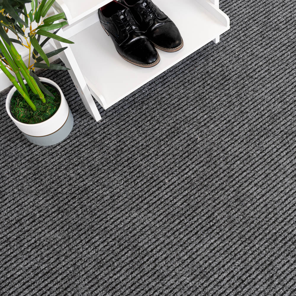 High-Quality Rubber Barrier Mats for Indoor/Outdoor Use, Dual-Level Surface, Durable Construction, Bevelled Edges, Anti-Creep Base