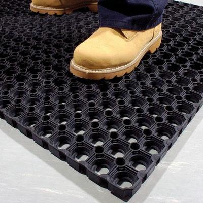 Rubber Grass Mat with Pegs & Ties 1m x 1.5m x 23mm – image 3 of 12